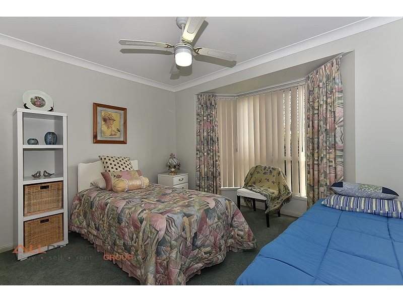 8 Avondale Cres, Parkinson QLD 4115