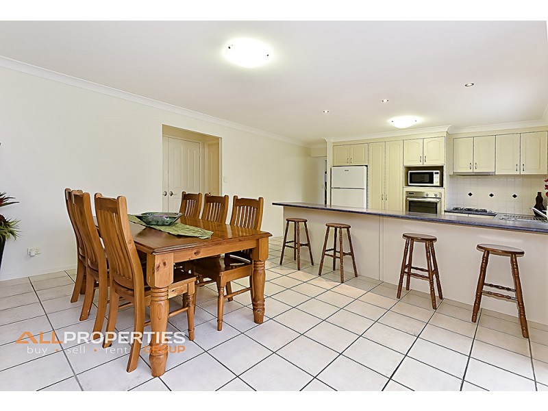 5 Montville Place, Forest Lake QLD 4078