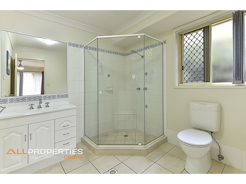 5 Montville Place, Forest Lake QLD 4078