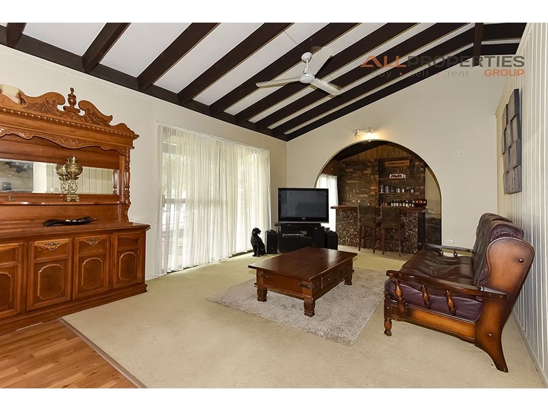 2 Cosway Street, Hillcrest QLD 4118