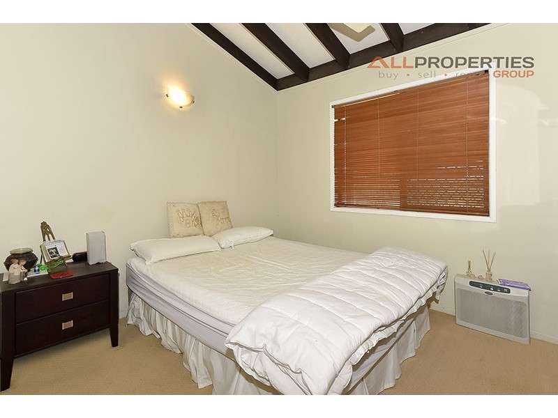 2 Cosway Street, Hillcrest QLD 4118