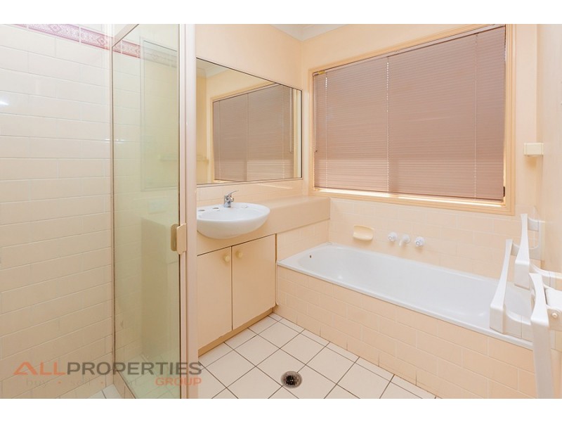 27 Rimu Crescent, Forest Lake QLD 4078