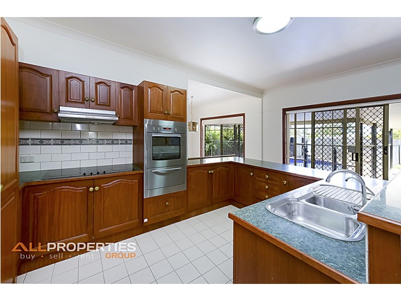 4 Olivia Court, Regents Park QLD 4118