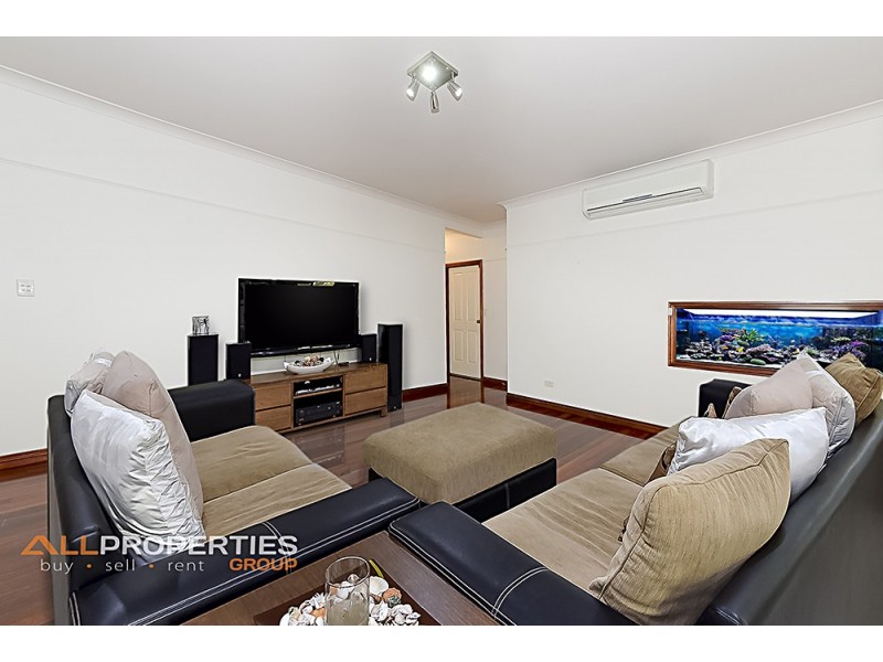 4 Olivia Court, Regents Park QLD 4118