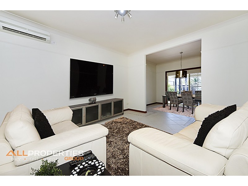 4 Olivia Court, Regents Park QLD 4118