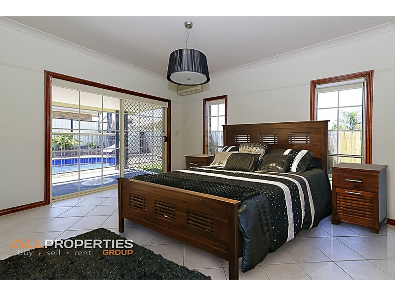 4 Olivia Court, Regents Park QLD 4118