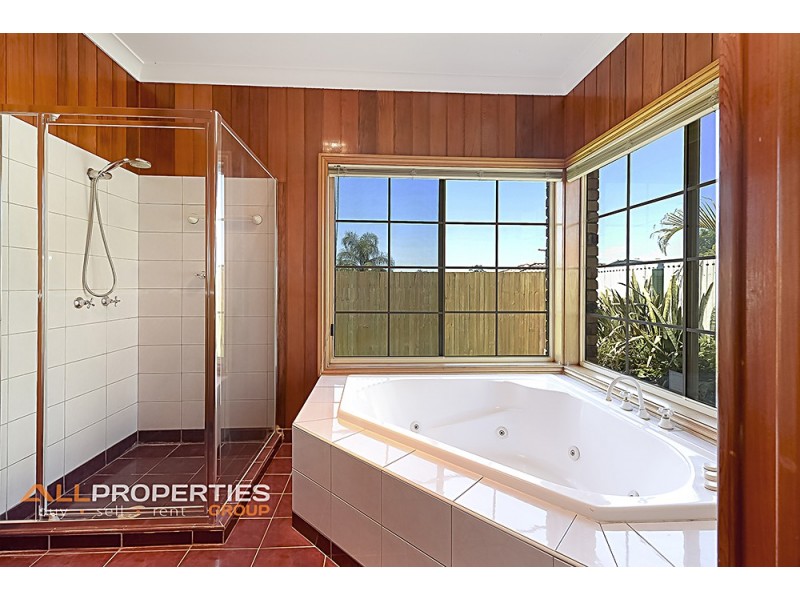 4 Olivia Court, Regents Park QLD 4118