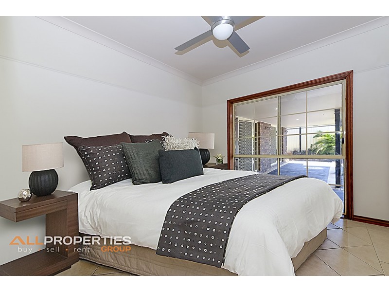 4 Olivia Court, Regents Park QLD 4118