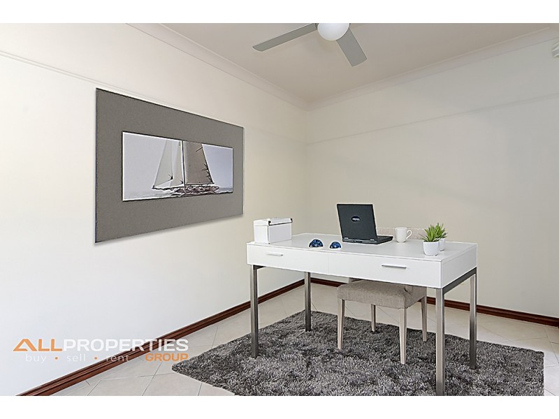 4 Olivia Court, Regents Park QLD 4118