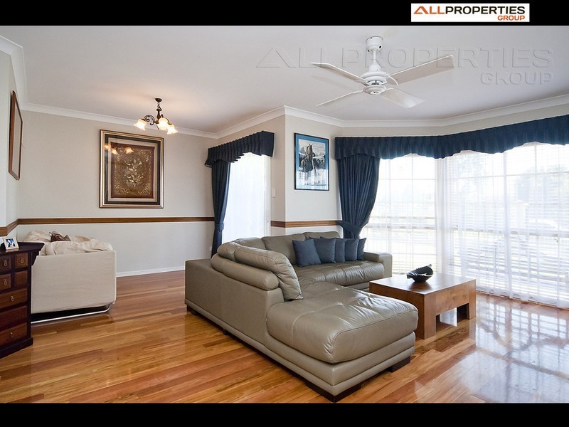 55 Lakeside Crescent, Forest Lake QLD 4078