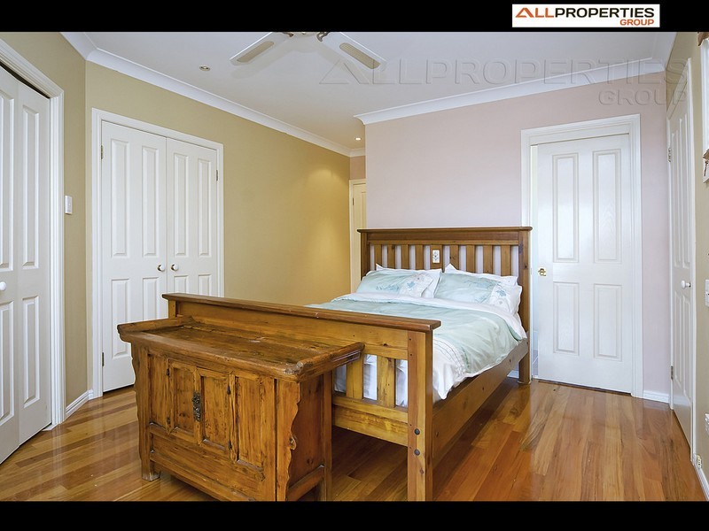 55 Lakeside Crescent, Forest Lake QLD 4078