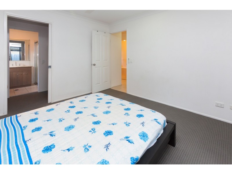 18 Barrine Pl, Parkinson QLD 4115