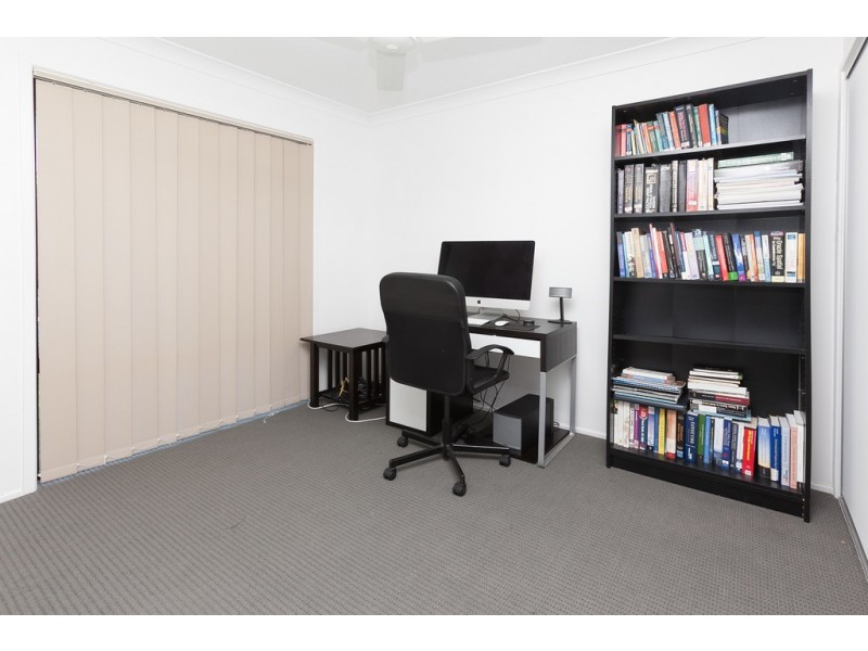 18 Barrine Pl, Parkinson QLD 4115