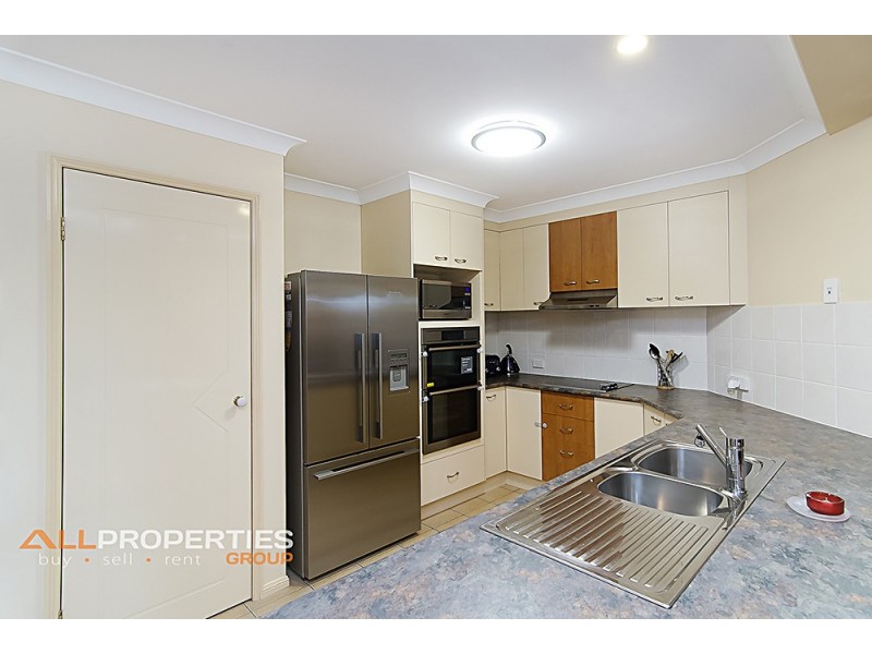 13 Swanbrook Place, Parkinson QLD 4115