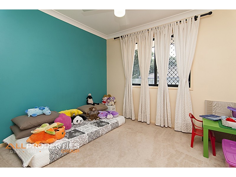 13 Swanbrook Place, Parkinson QLD 4115