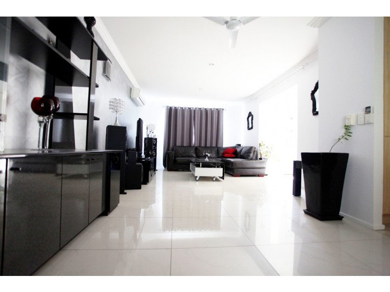 3 Flinders Esp, Parkinson QLD 4115