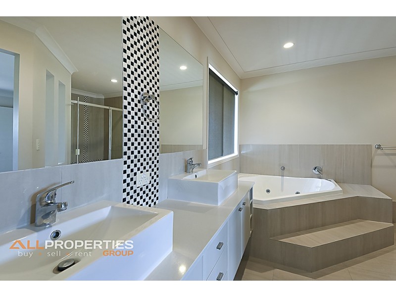 6 Cypress Street, Heathwood QLD 4110