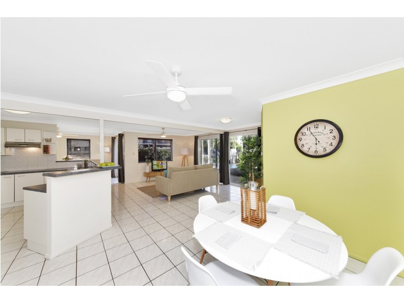 17 Point Cartwright Drive, Buddina QLD 4575