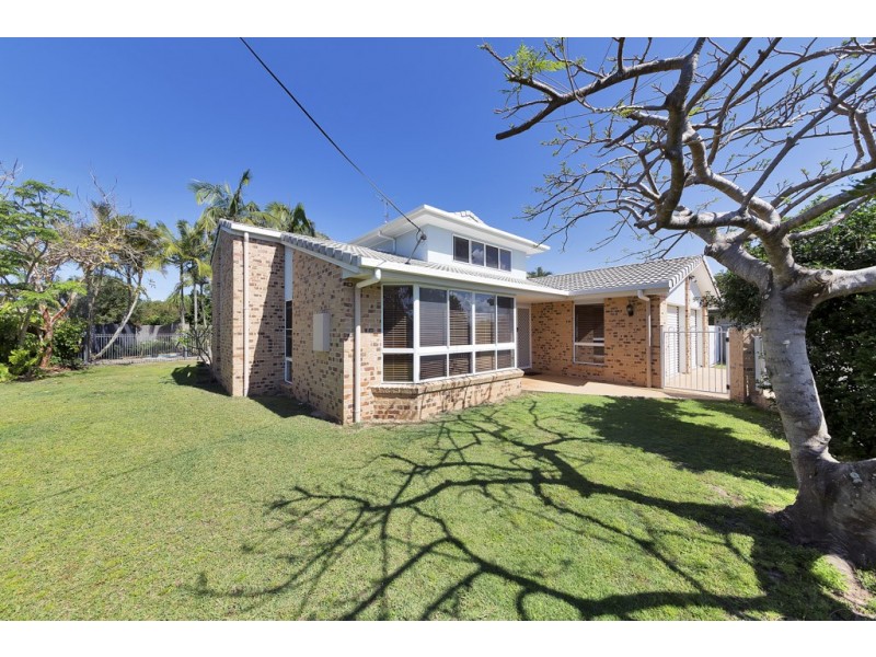 17 Point Cartwright Drive, Buddina QLD 4575