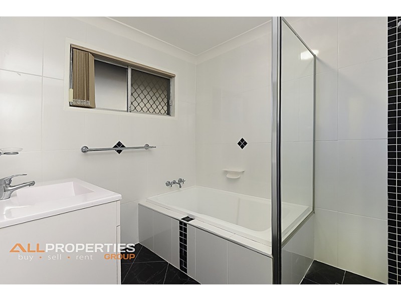 23 Dryade Street, Regents Park QLD 4118