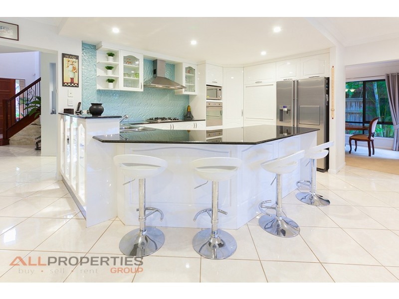 31 The Avenue, Windaroo QLD 4207