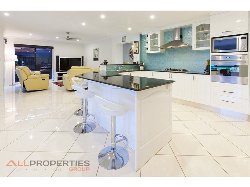 31 The Avenue, Windaroo QLD 4207