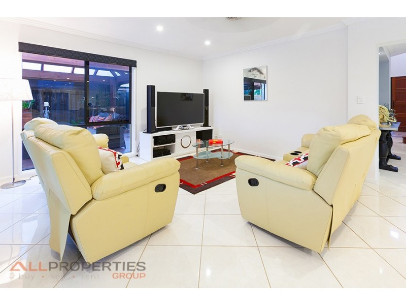 31 The Avenue, Windaroo QLD 4207