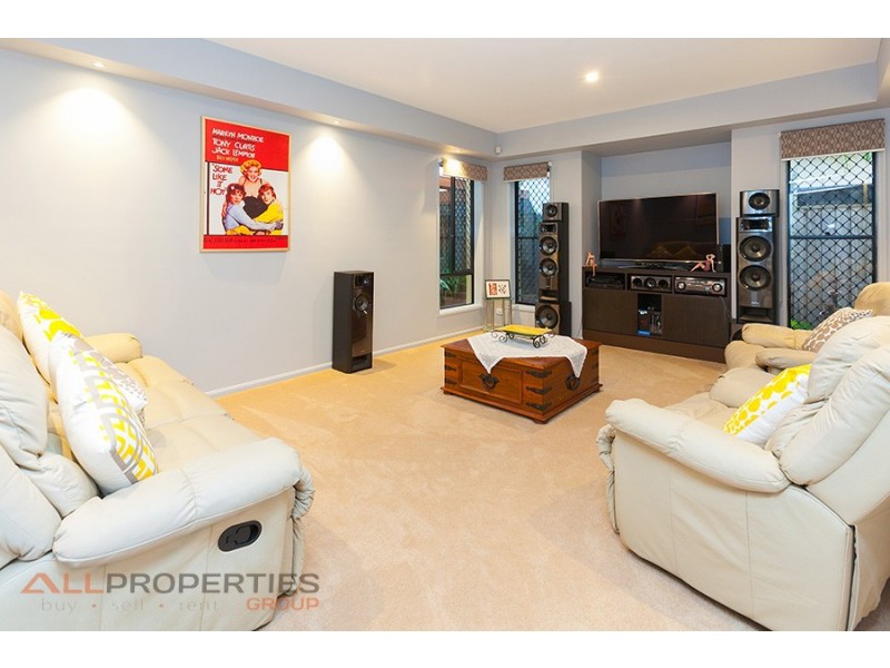 31 The Avenue, Windaroo QLD 4207