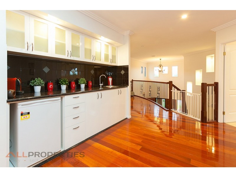 31 The Avenue, Windaroo QLD 4207