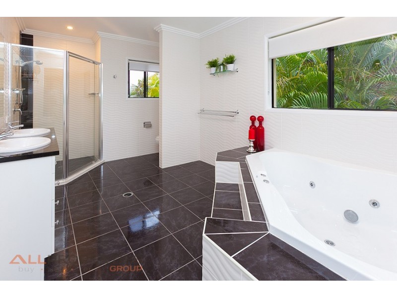 31 The Avenue, Windaroo QLD 4207