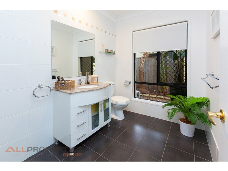 31 The Avenue, Windaroo QLD 4207