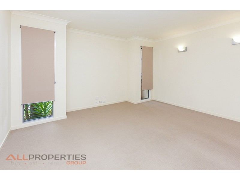 5 Hyde Avenue, Springfield Lakes QLD 4300