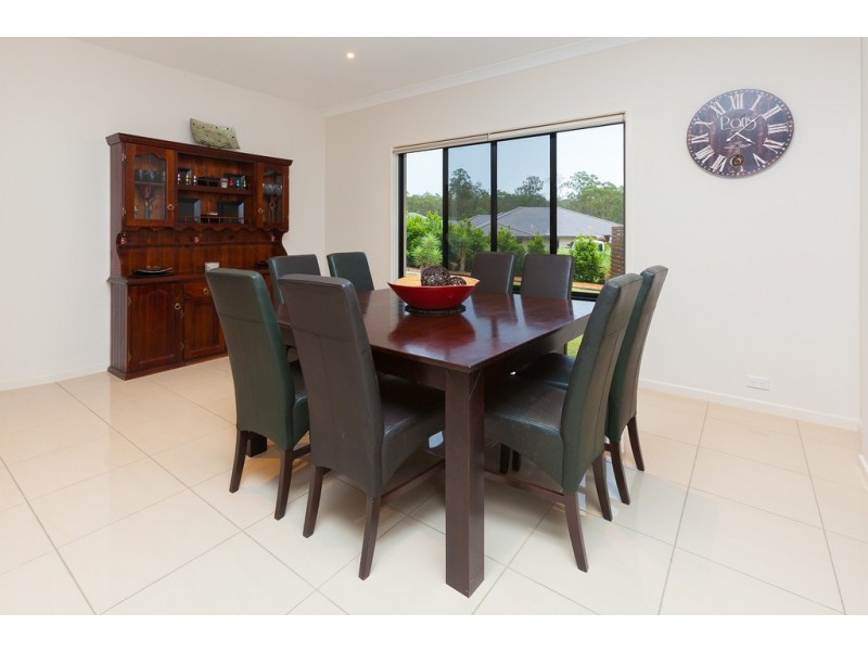 16 Bluewing Ct, Greenbank QLD 4124