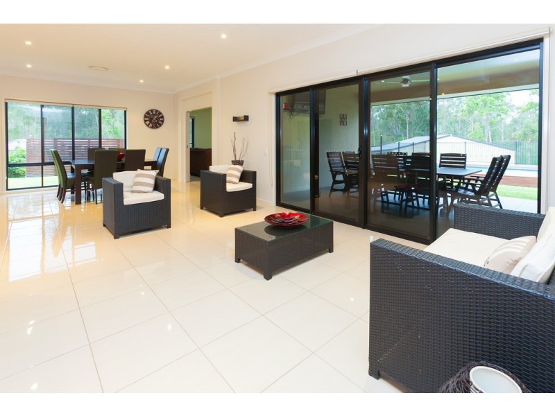 16 Bluewing Ct, Greenbank QLD 4124