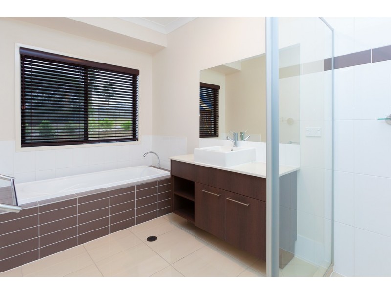 16 Bluewing Ct, Greenbank QLD 4124