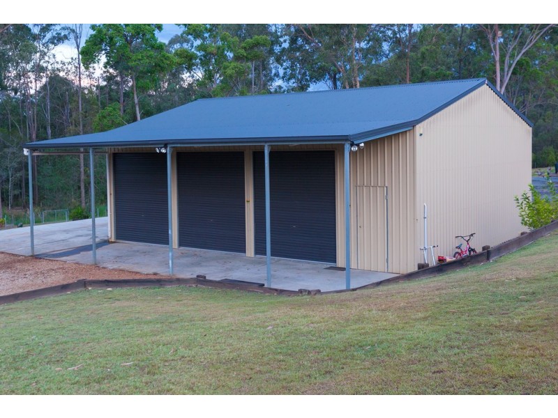 16 Bluewing Ct, Greenbank QLD 4124