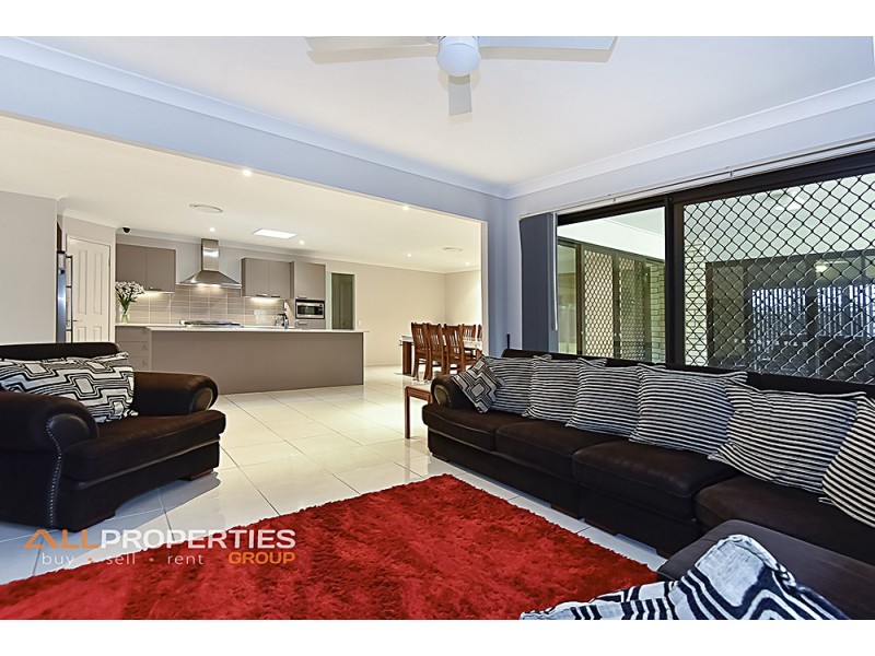 18 Oak Street, Heathwood QLD 4110