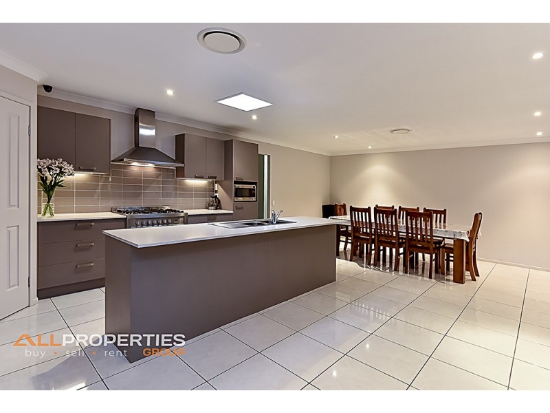 18 Oak Street, Heathwood QLD 4110