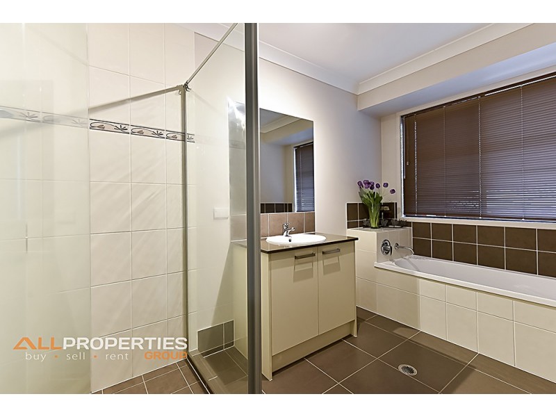 18 Oak Street, Heathwood QLD 4110