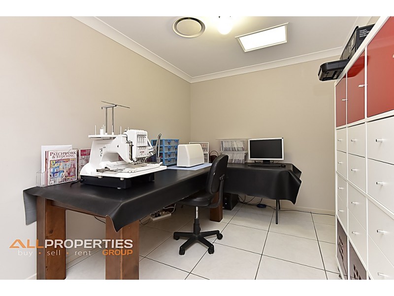 18 Oak Street, Heathwood QLD 4110