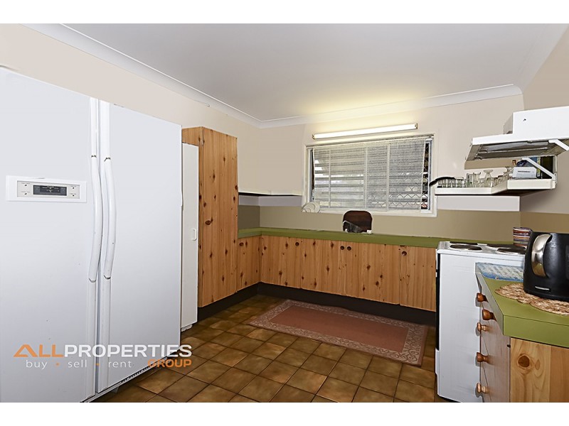 96 Peverell St, Hillcrest QLD 4118
