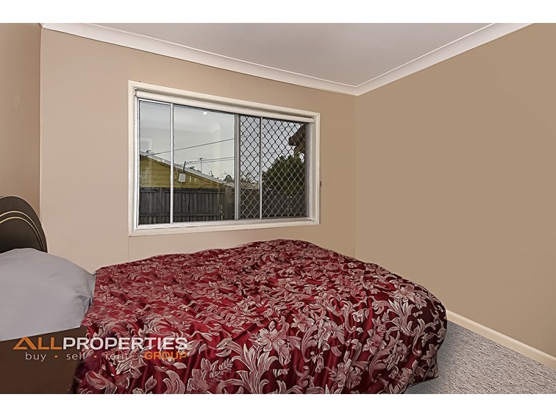 96 Peverell St, Hillcrest QLD 4118