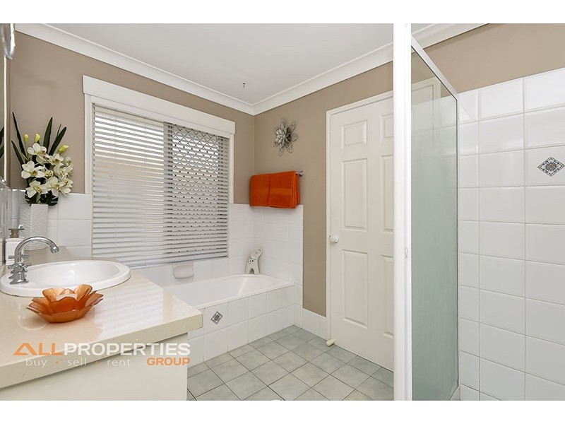 10 GREYGUM CT, Regents Park QLD 4118