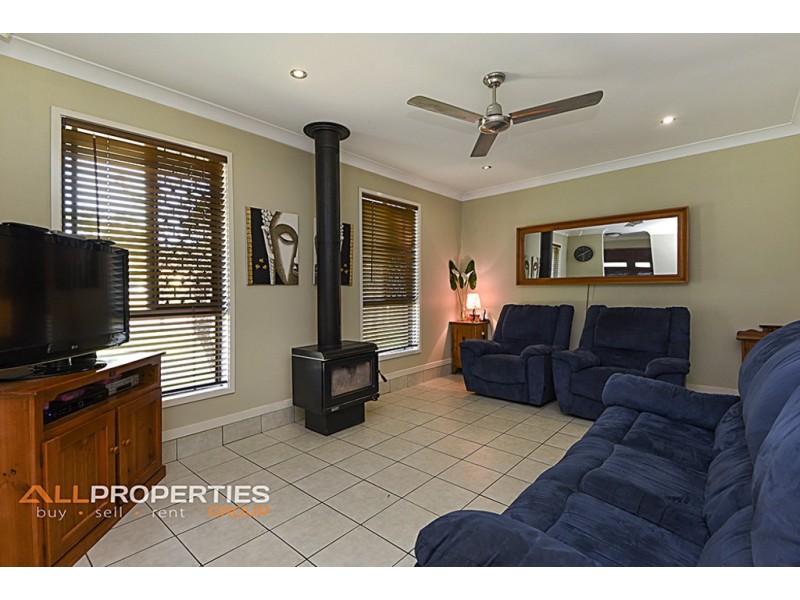42 REGENCY DRIVE, Regents Park QLD 4118