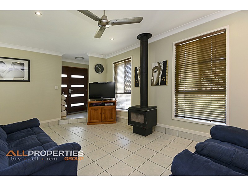 42 REGENCY DRIVE, Regents Park QLD 4118