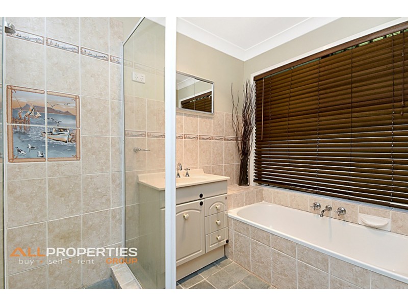 42 REGENCY DRIVE, Regents Park QLD 4118