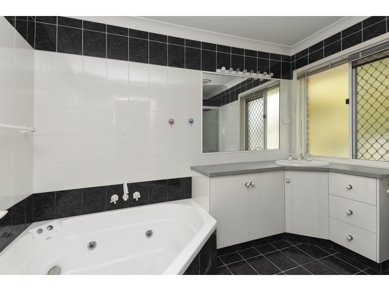 23 Casuarina Crescent, Calamvale QLD 4116