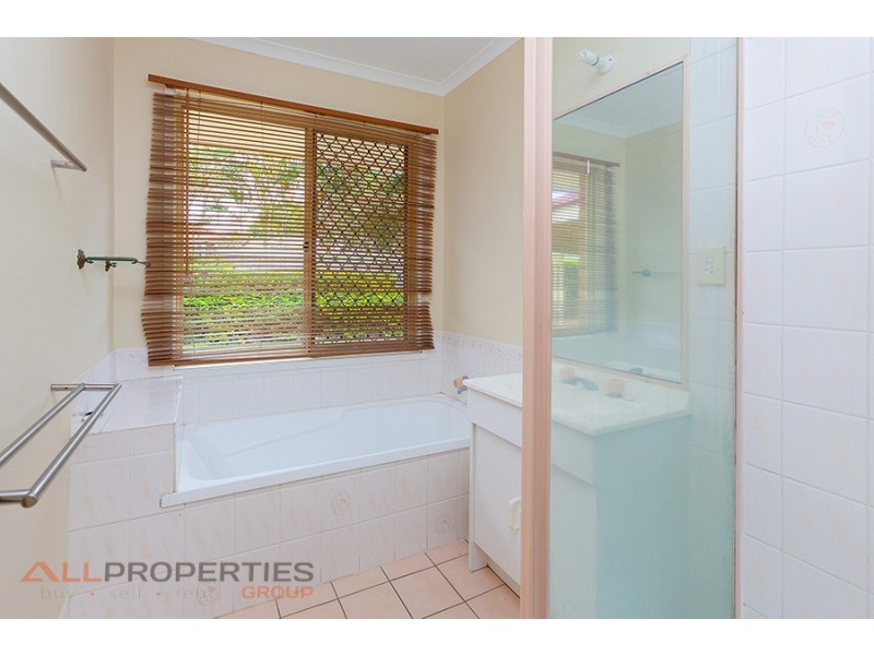 10 Thistle Street, Regents Park QLD 4118