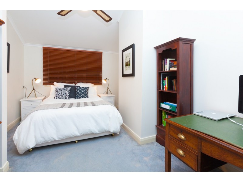 23 Queens Road, Hamilton QLD 4007