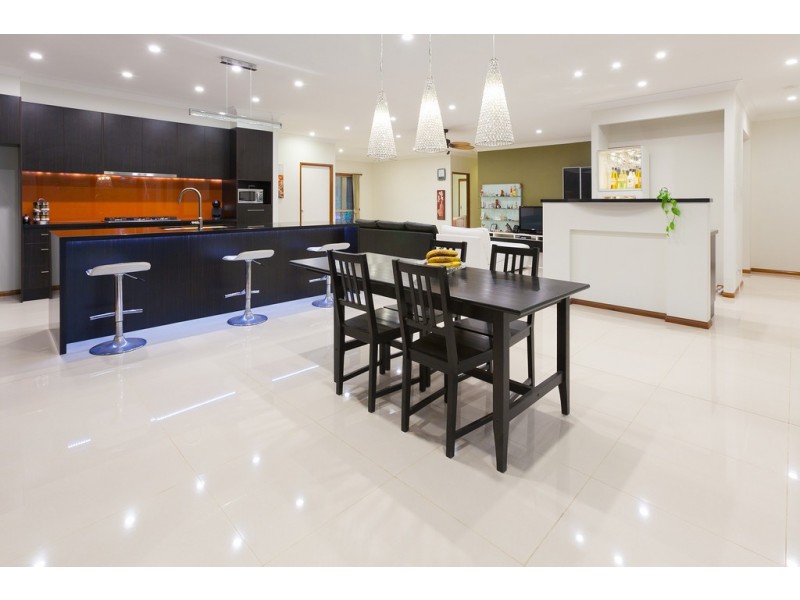 50 Forestdale Dr, Forestdale QLD 4118